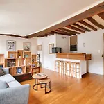 Charming Studio In The Heart Of Paris