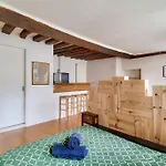 Charming Studio In The Heart Of Paris