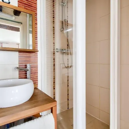 Charming Studio In The Heart Of Paris